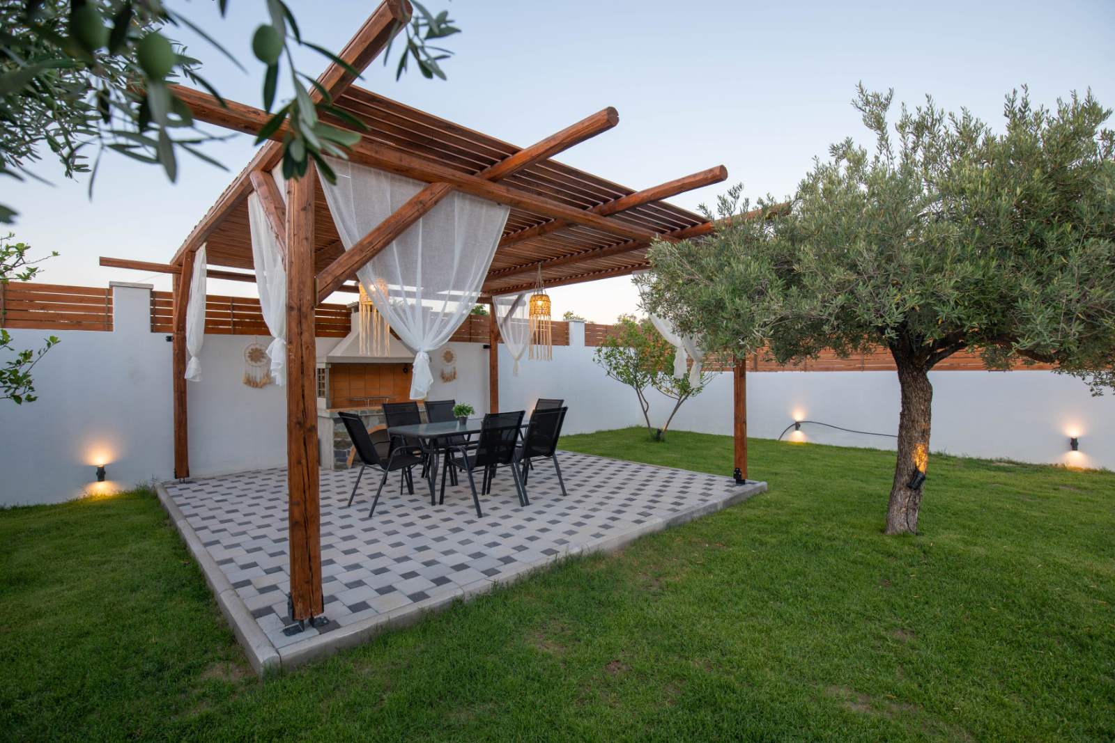 Pergola dining area